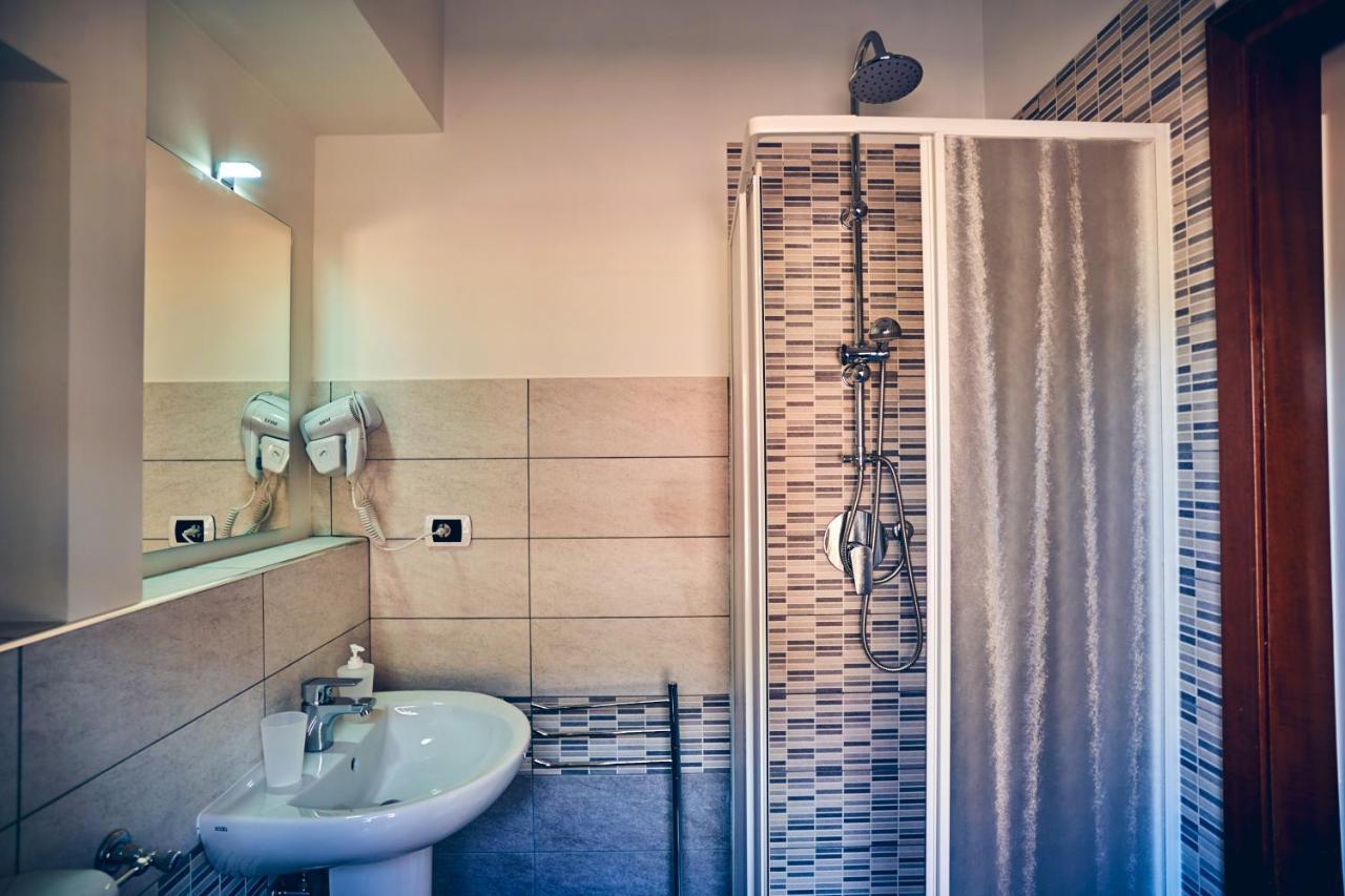 Travelershome 7Metri Guesthouse Ciampino Exterior photo