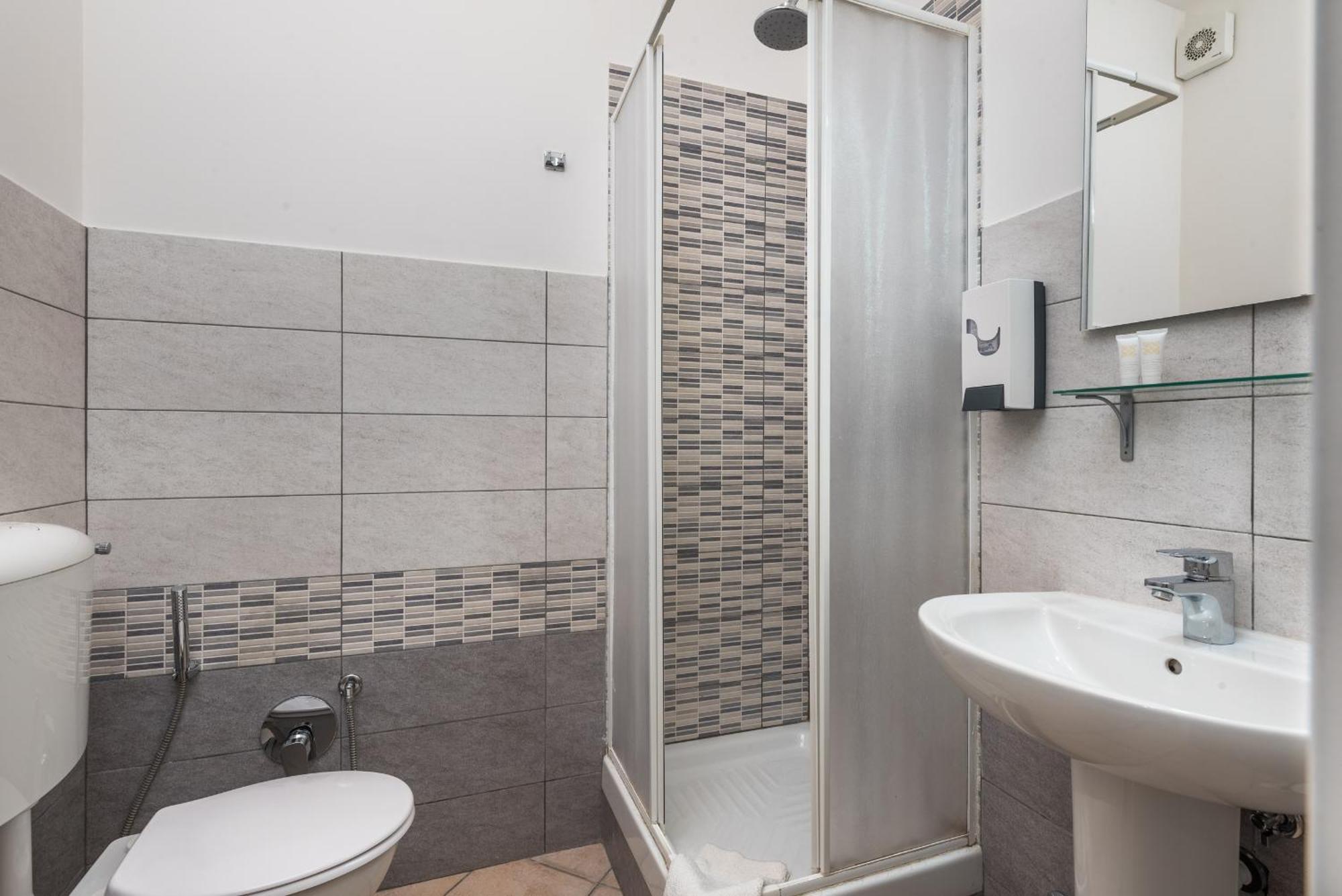 Travelershome 7Metri Guesthouse Ciampino Exterior photo