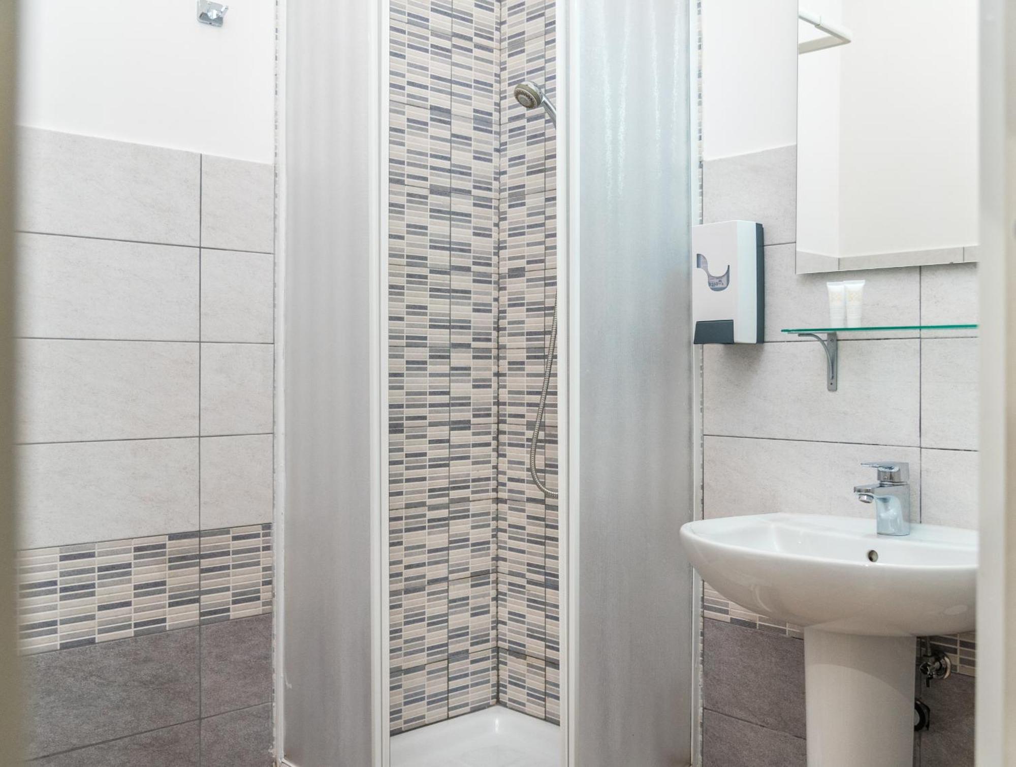 Travelershome 7Metri Guesthouse Ciampino Exterior photo